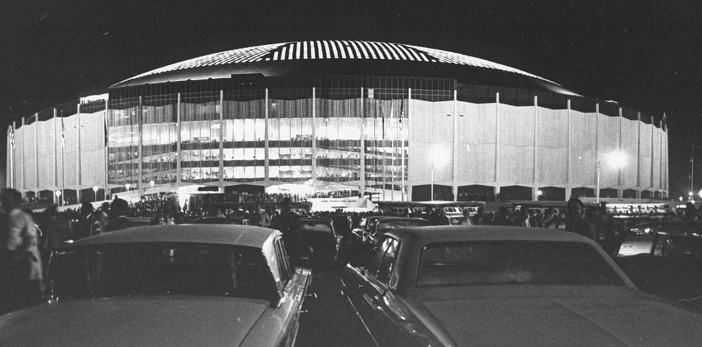 Old Gridirons on X: Houston Astrodome configured for Houston Oilers game,  1972.  / X