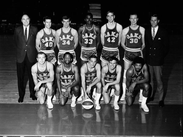 The 1968-69 Oakland Oaks basketball team